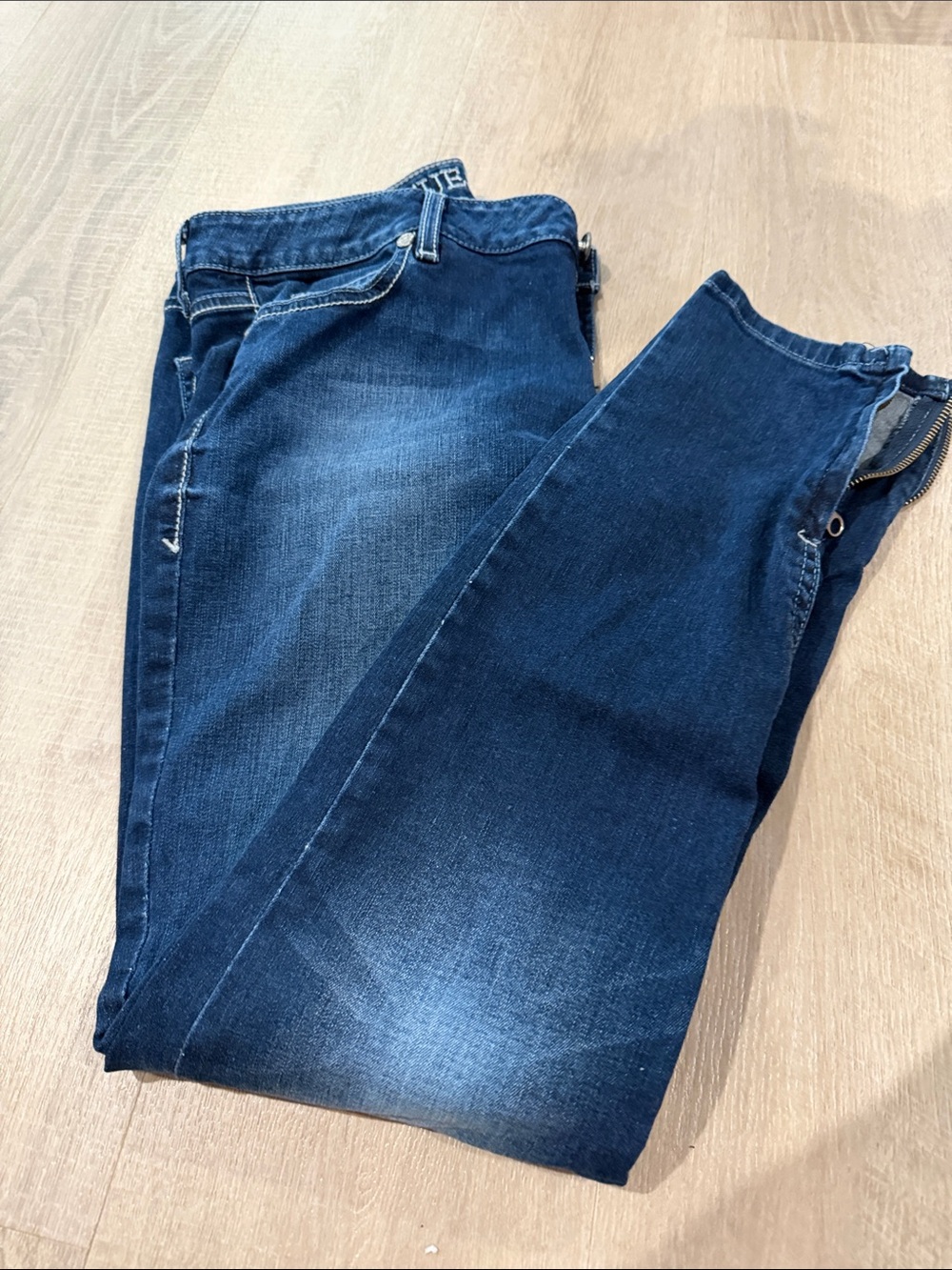 Guess Denim Jeans with Red Accent - Dark Blue